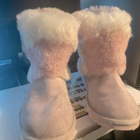 Girl UGG patch boot pink and white size 4 - Picture 3 of 4